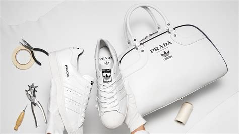 Prada e Adidas: ecco le sneakers e la borsa 